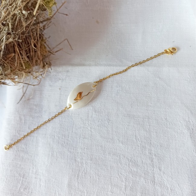 BR45 - Bracelet oiseau en céramique et or – Bijou fait main, bracelet fin et poétique 45€ (10) bracelet céramique oiseau or fait main sur fond textile naturel