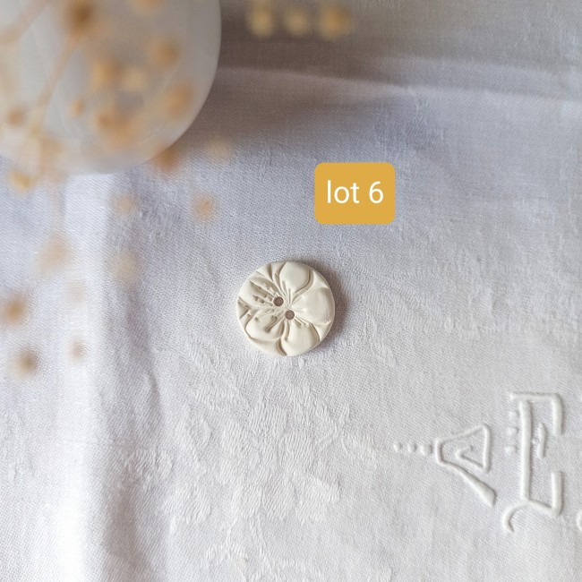 Lot 6 d'un bouton en porcelaine fleur d'hibiscus