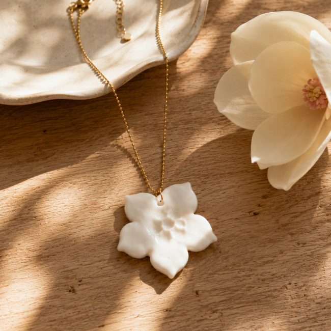 Création artisanale en porcelaine blanche faite main