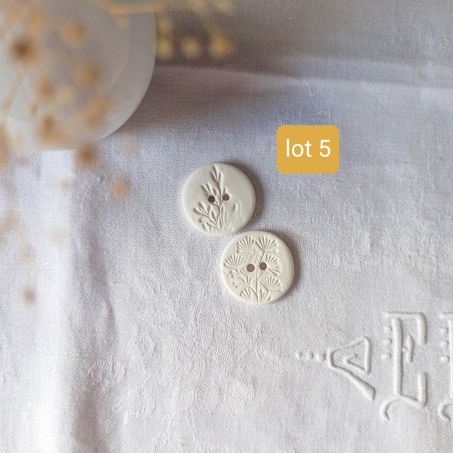 Lot 5 de boutons en porcelaine feuillages