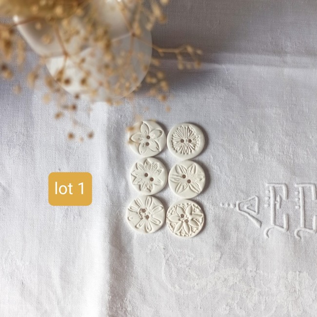 Lot 1 de boutons en porcelaine fleurs graphiques faits main