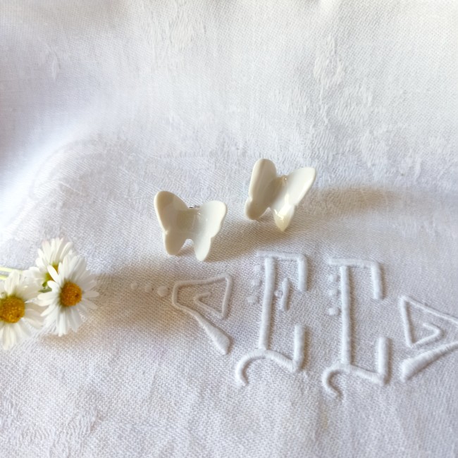 BO126 - Boucles d’oreilles puces papillon en céramique, porcelaine blanche et acier inoxydable 25€ (5) boucles oreilles porcelaine minimaliste papillon