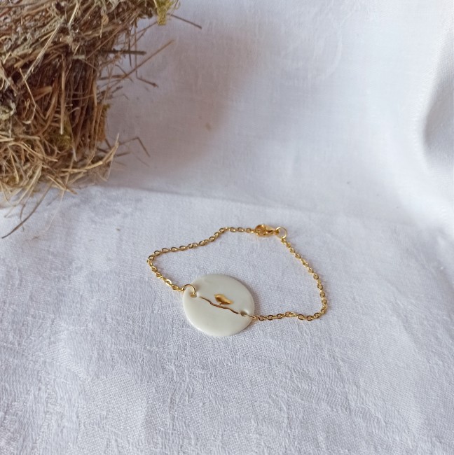 BR44 - Bracelet oiseau en céramique et or – Bijou fait main, bracelet fin et poétique blanc et or 45€ (6) bracelet discret fait main céramique et or bijou poétique femme