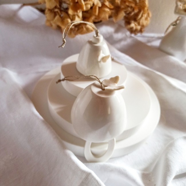 cloch1et2 - Clochettes en céramique décor papillon, suspensions décoratives en porcelaine, cloches faites main jardin 40€ (13)
