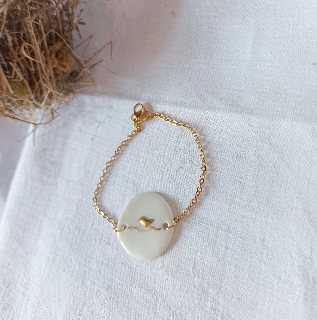 BR44 - Bracelet oiseau en céramique et or – Bijou fait main, bracelet fin et poétique blanc et or 45€ (2) bijou artisanal bracelet porcelaine oiseau doré chaîne fine