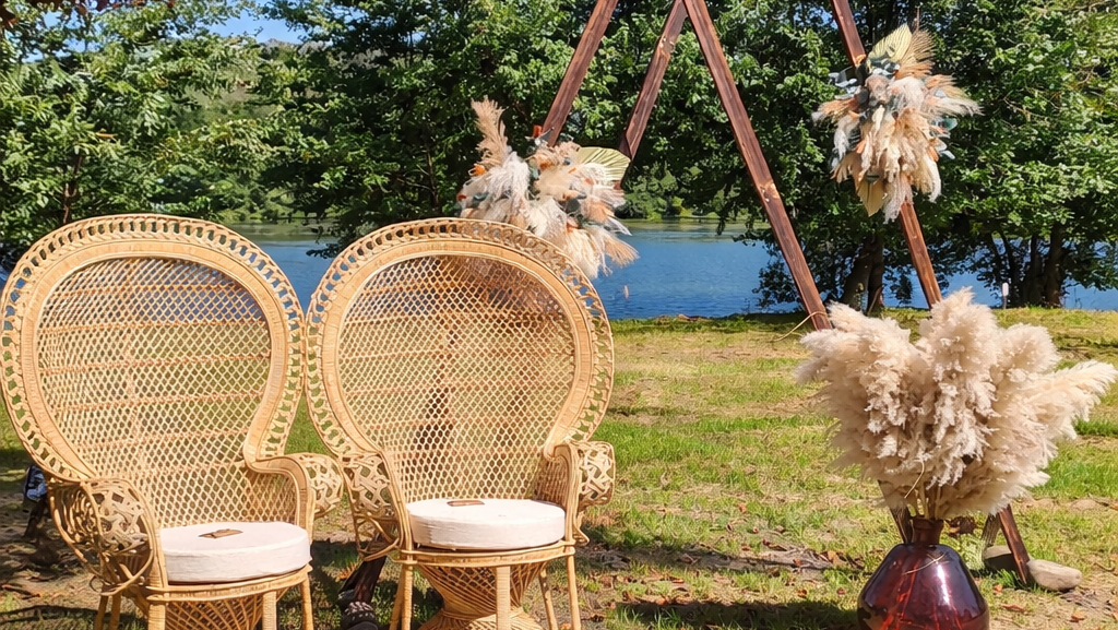 Arche de mariage bohème avec fauteuils Emmanuelle en location - LesCreaDeVal