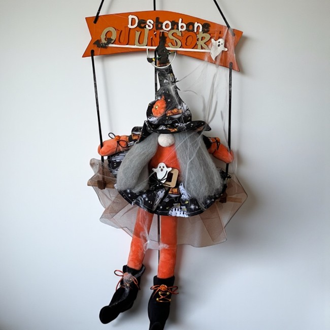 Décoration Halloween Artisanale Unique – Sorcière sur Balançoire
