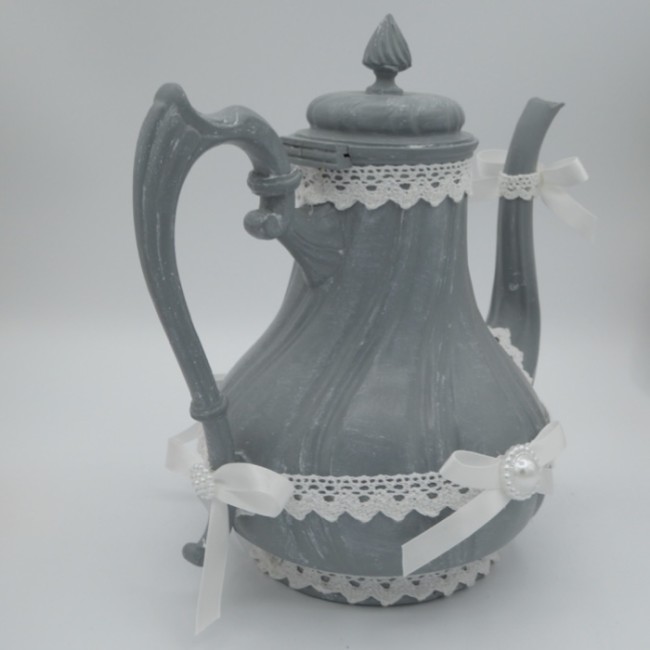 Profil de la cafetière gris patiné Vue latérale de la cafetière décorative relookée