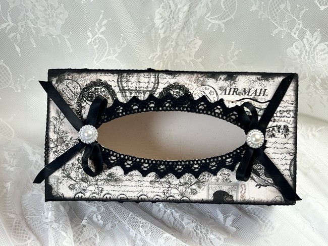 Détail dentelle noire – finition élégante shabby chic détail de la dentelle noire sur boîte à mouchoirs shabby chic
