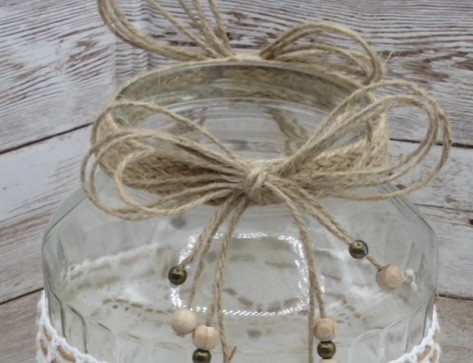 Vase artisanal rustique orné de perles et jute vase artisanal avec ruban de jute et perles bois métal