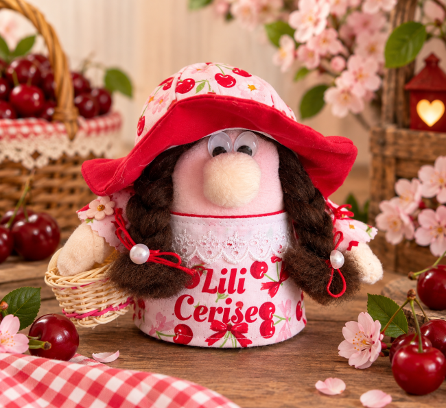 Lili Cerise gnome décoratif artisanal fait main