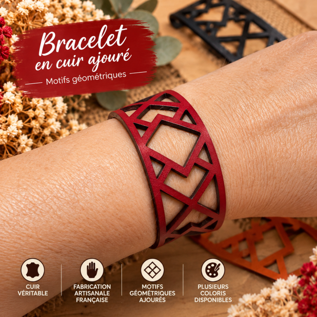 Bracelet en cuir rouge géométrique porté au poignet, motifs ajourés et fabrication artisanale française
