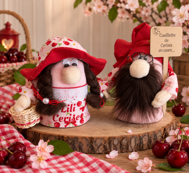 Couple de gnomes Lili Cerise et Monsieur Cerise faits main