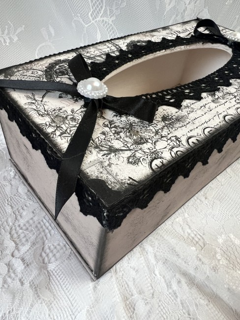 Ornement en satin sur boîte à mouchoirs décorative applique et ornement en satin sur boîte à mouchoirs