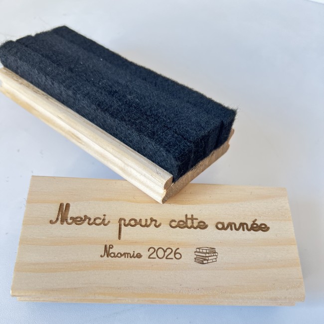 Effaceur tableau personnalisé bois naturel gravé pour maître ou maîtresse avec feutrine noire