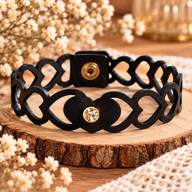 Bracelet cœur noir en cuir artisanal Bracelet cuir noir femme motif cœur avec strass