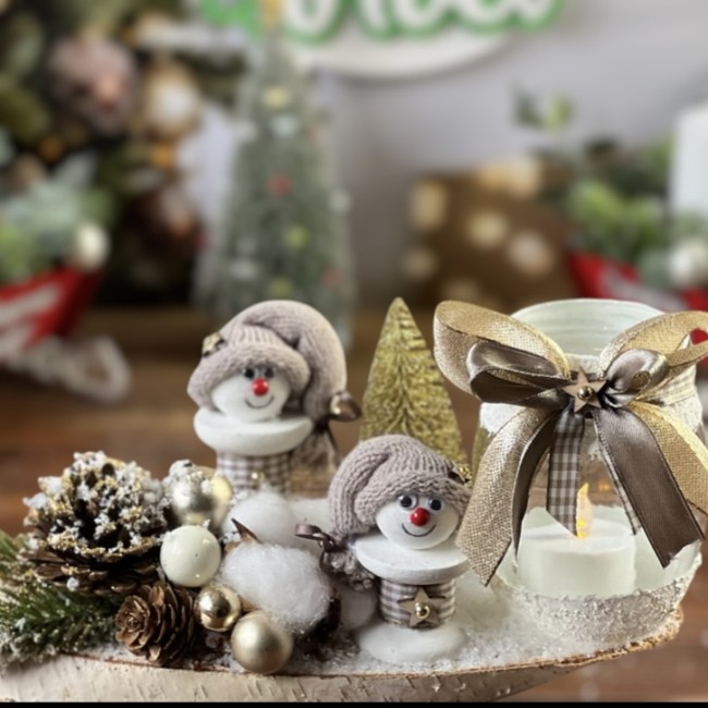 Gros plan sur les lutins faits main détails des lutins taupes et lancs