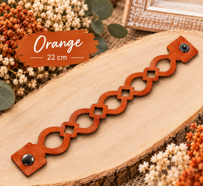 Bracelet artisanal en cuir orange de 22 cm avec motifs géométriques ajourés et fermeture pression