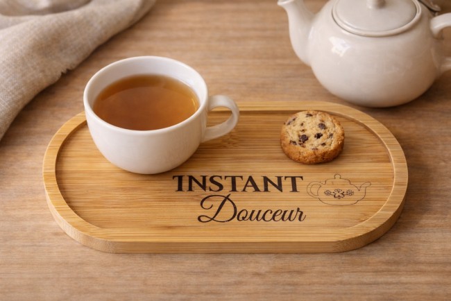 plateau en bambou gravé instant douceur avec théière décoration cuisine
