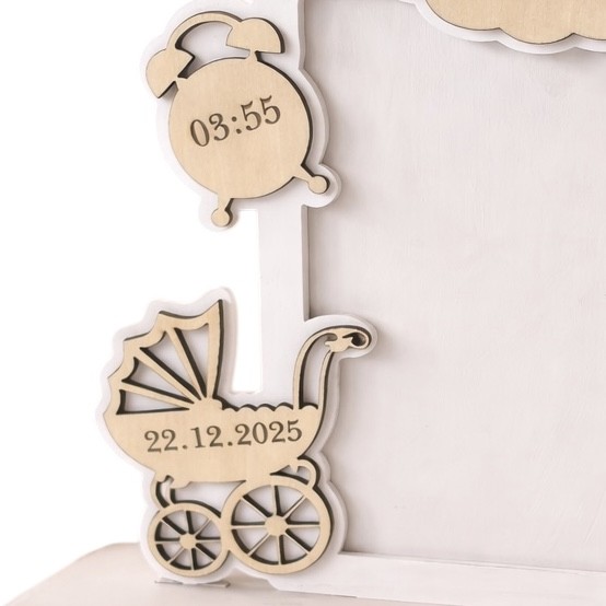 détail horloge naissance 03:55