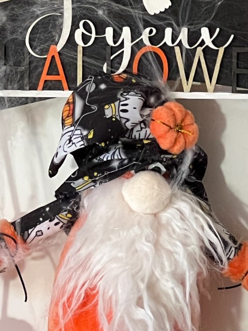 Décoration artisanale Halloween aux couleurs festives Gnome orange et noir pour Halloween