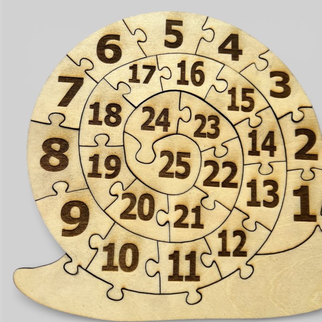 Spirale du puzzle escargot en bois avec les chiffres de 1 à 25