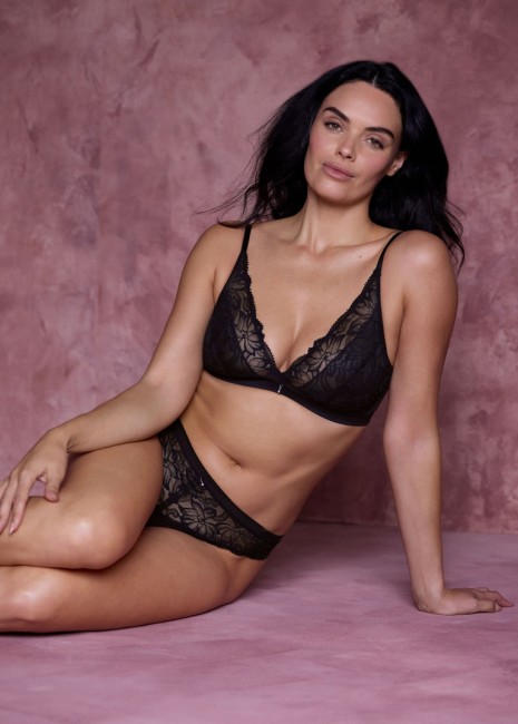 768x1075-pdp-tablet-WE601770-BLK-cons-Wacoal-Lingerie-Abellia-Black-Tanga