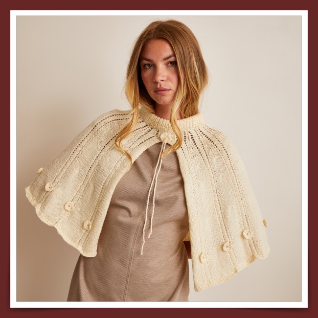 Cape au tricot avec coeur crochet - laine idéale 4 de bergère de France - fait main