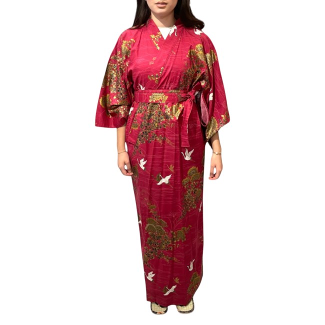Yukata japonais femme rouge avec grues et fleurs