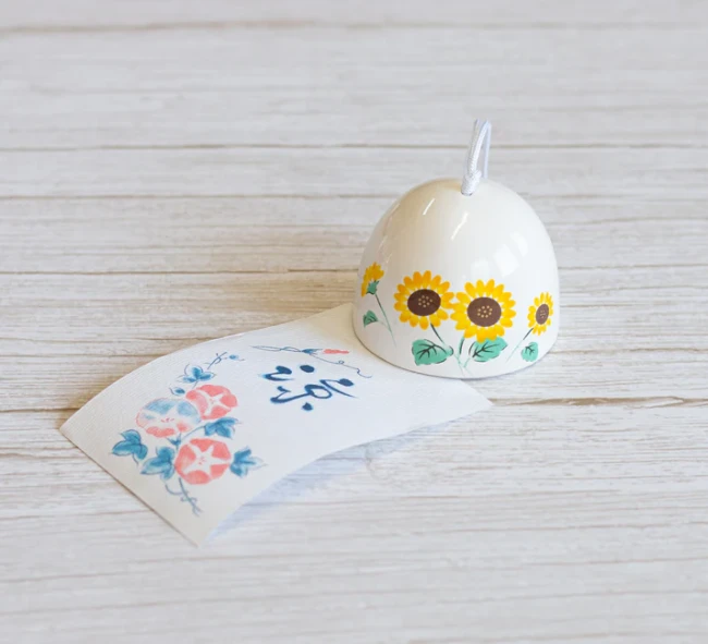Cloche Furin en céramique Rankaku Tournesol fabriquée au Japon chez Modern and Past