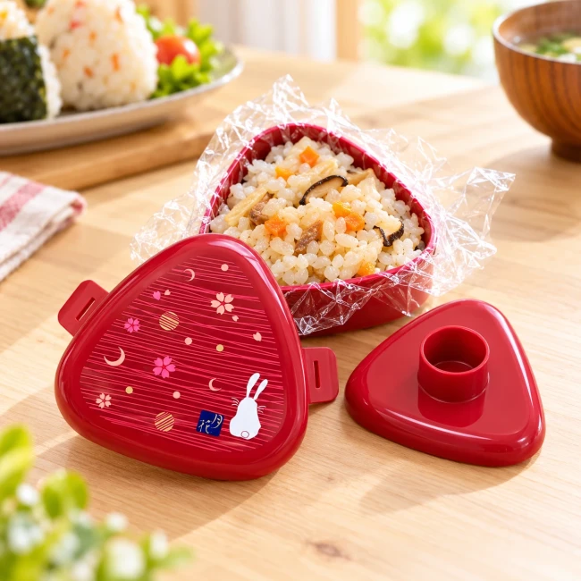 Boîte à onigiri japonaise rouge Tsukimi Usagi lapin Sakura 290 ml OSK - Modern and Past