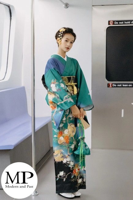 Kimono traditionnel japonais femme vert turquoise motifs fleurs kimono traditionnel japonais femme vert turquoise bleu motifs fleurs