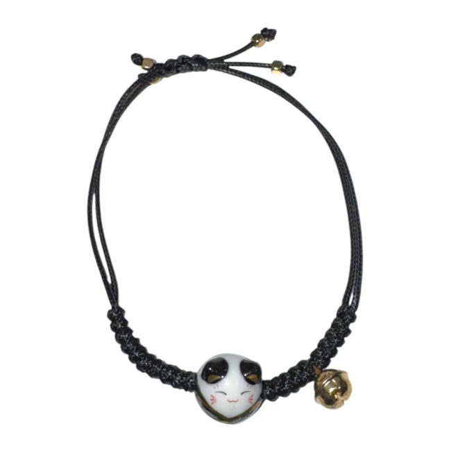 Bracelet porte-bonheur japonais chat Neko noir fait main chez Modern and Past