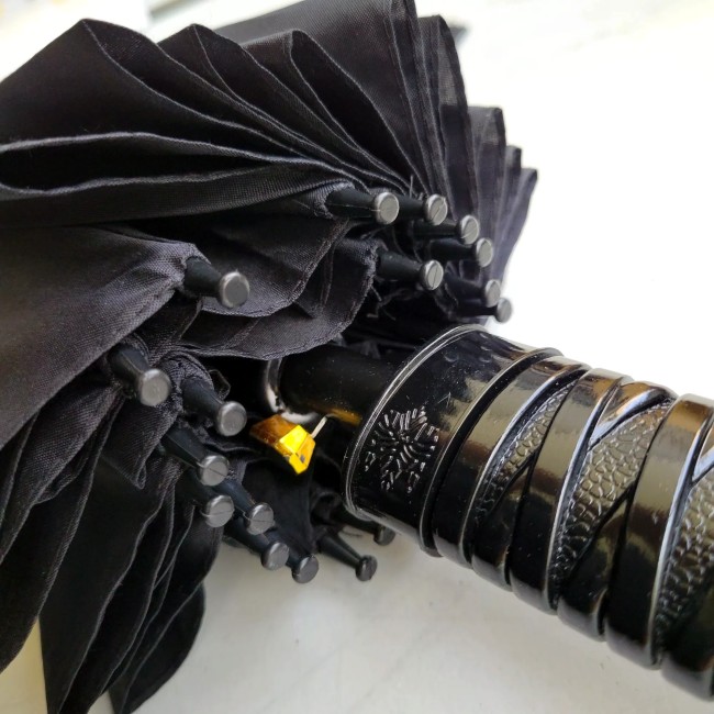 Parapluie japonais Katana noir – manche sabre Parapluie Katana noir avec manche sabre japonais