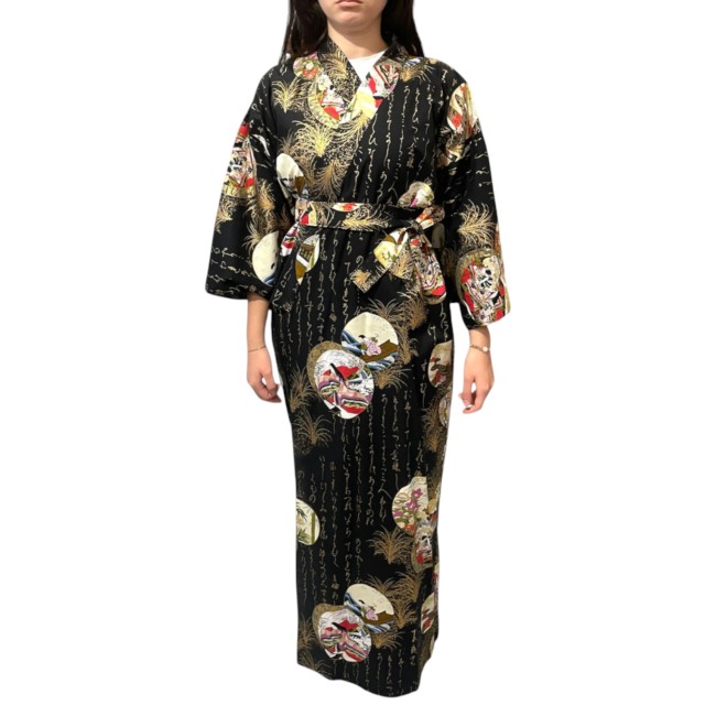 Yukata japonais femme noir avec Kanji et personnages