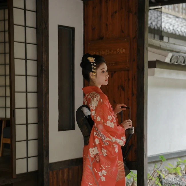 Kimono japonais femme orange vagues Nami et fleurs Kimono traditionnel japonais femme orange motifs vagues et fleurs