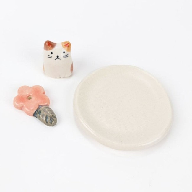 Porte-encens japonais Kobana Neko avec chat Calico et fleur de cerisier
