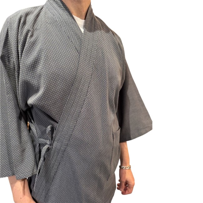 Détail motif Sashiko du Samue Japonais Gris détail du tissu sashiko gris clair et gris foncé