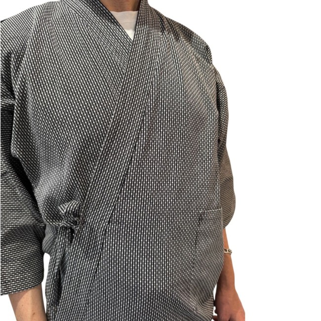 Détail du motif Sashiko du Samue Japonais détail tissu sashiko noir et blanc samue japonais