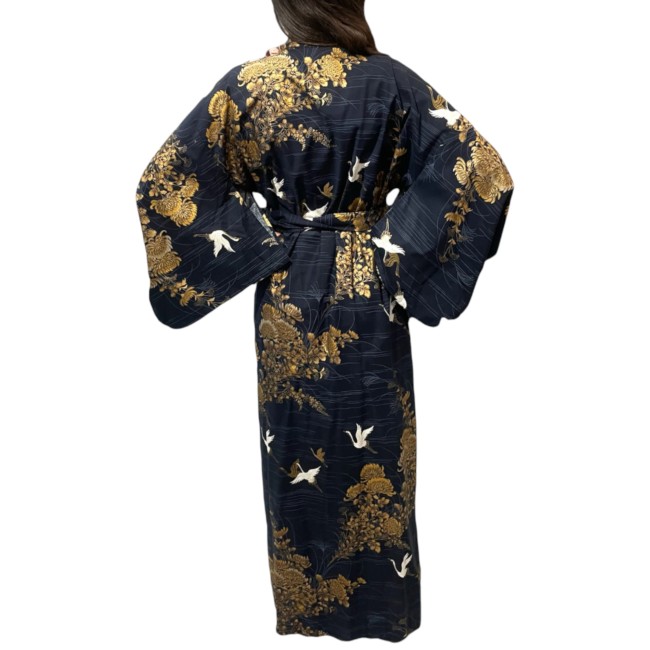 Yukata japonais femme noir avec motifs grues et nature