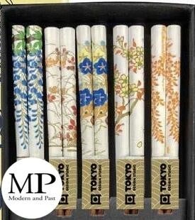 Coffret de 5 paires de baguettes japonaises en bois et blanc motifs floraux Tokyo Design