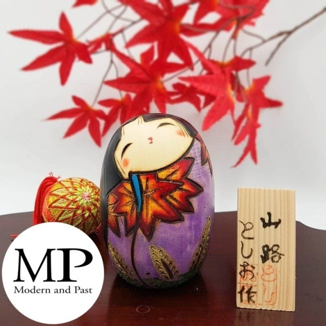 Poupée japonaise Kokeshi Yamaji violette en bois peint à la main