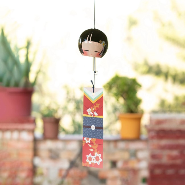 cloche furin japonaise en cristal motif kokeshi