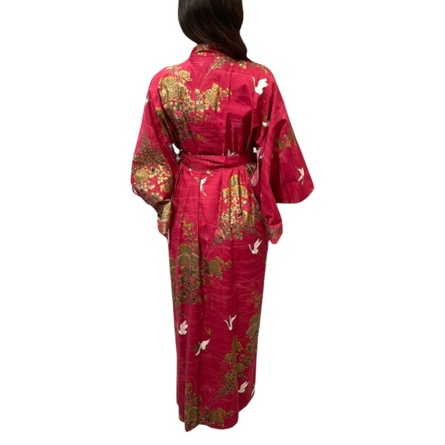 Yukata japonais femme rouge avec grues et fleurs