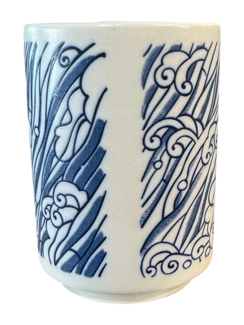 Tasse japonaise Carpe Koï – porcelaine artisanale – fabriquée au Japon Tasse japonaise en porcelaine motif carpe Koï noire et rouge fabriquée au Japon