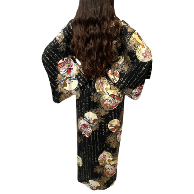 Yukata japonais femme noir avec Kanji et personnages
