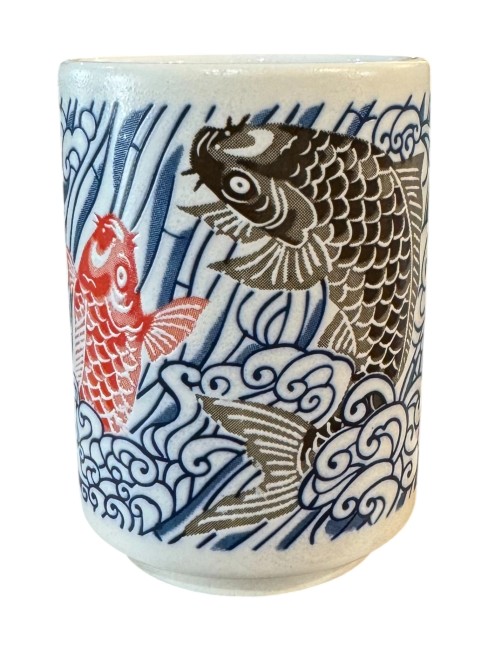 Tasse japonaise Carpe Koï – porcelaine artisanale – fabriquée au Japon Tasse japonaise en porcelaine motif carpe Koï noire et rouge fabriquée au Japon