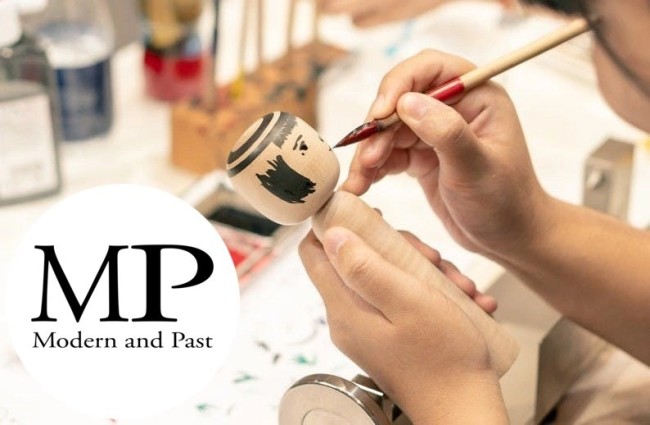 Poupée japonaise Kokeshi Umemai colorée en bois peint