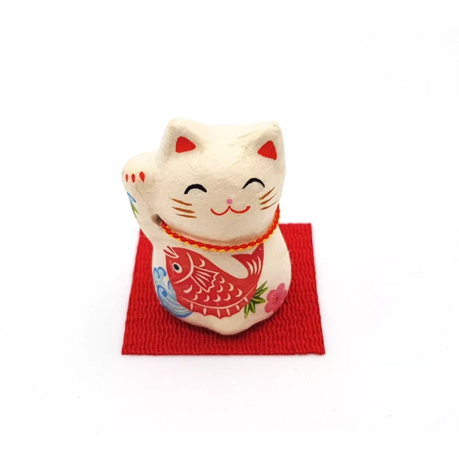 Figurine Maneki Neko carpe koï en papier washi faite au Japon chez Modern and Past