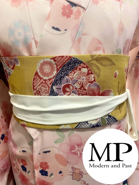 Obi japonnais jaune réversible motifs fleurs en soie et cuir vegan obi ceinture japonaise jaune motifs fleurs cuir vegan